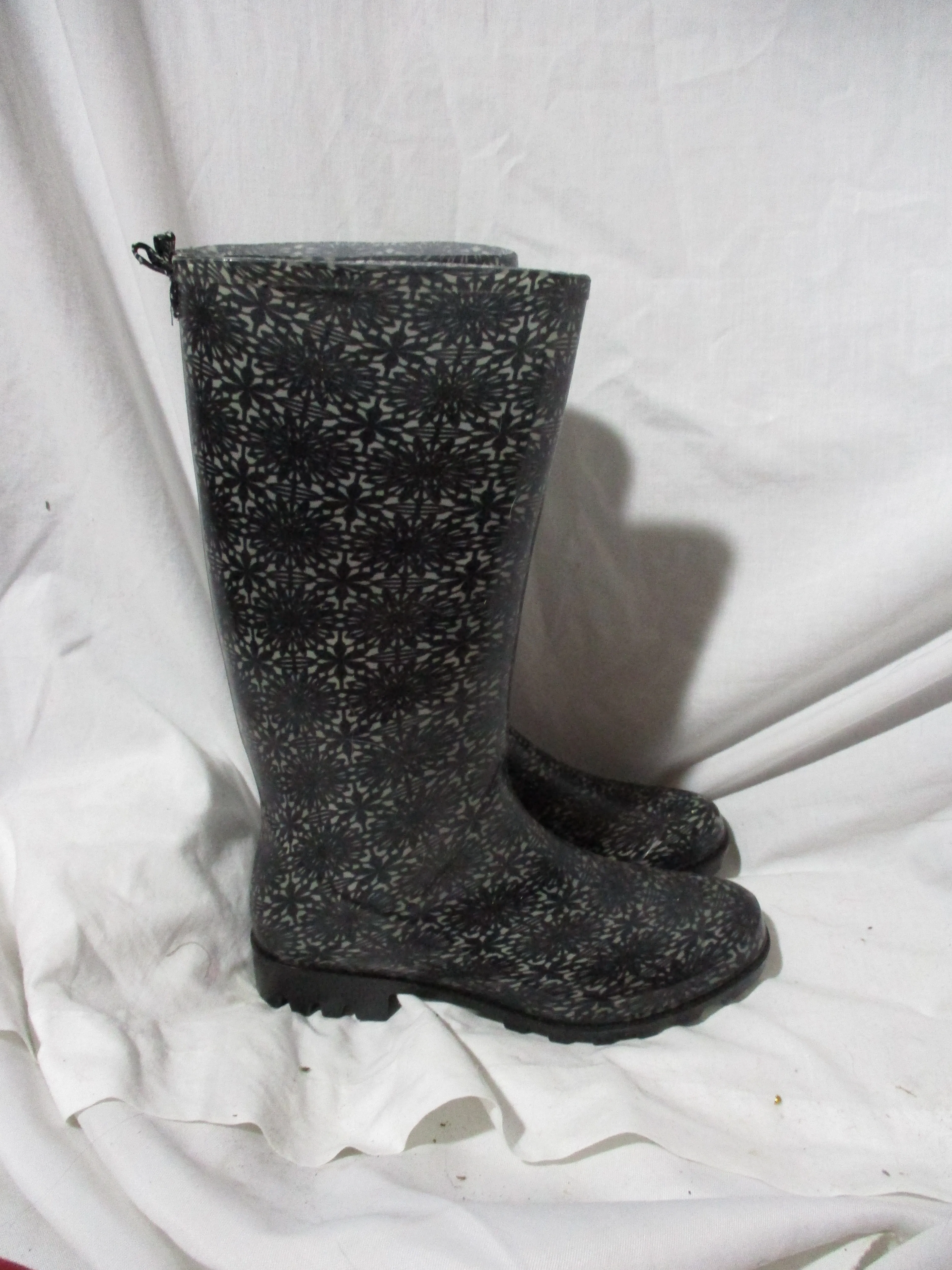 CAPELLI FLORAL Wellies Rain Boots Foul Weather 9 Gumboots Vegan BLACK WHITE