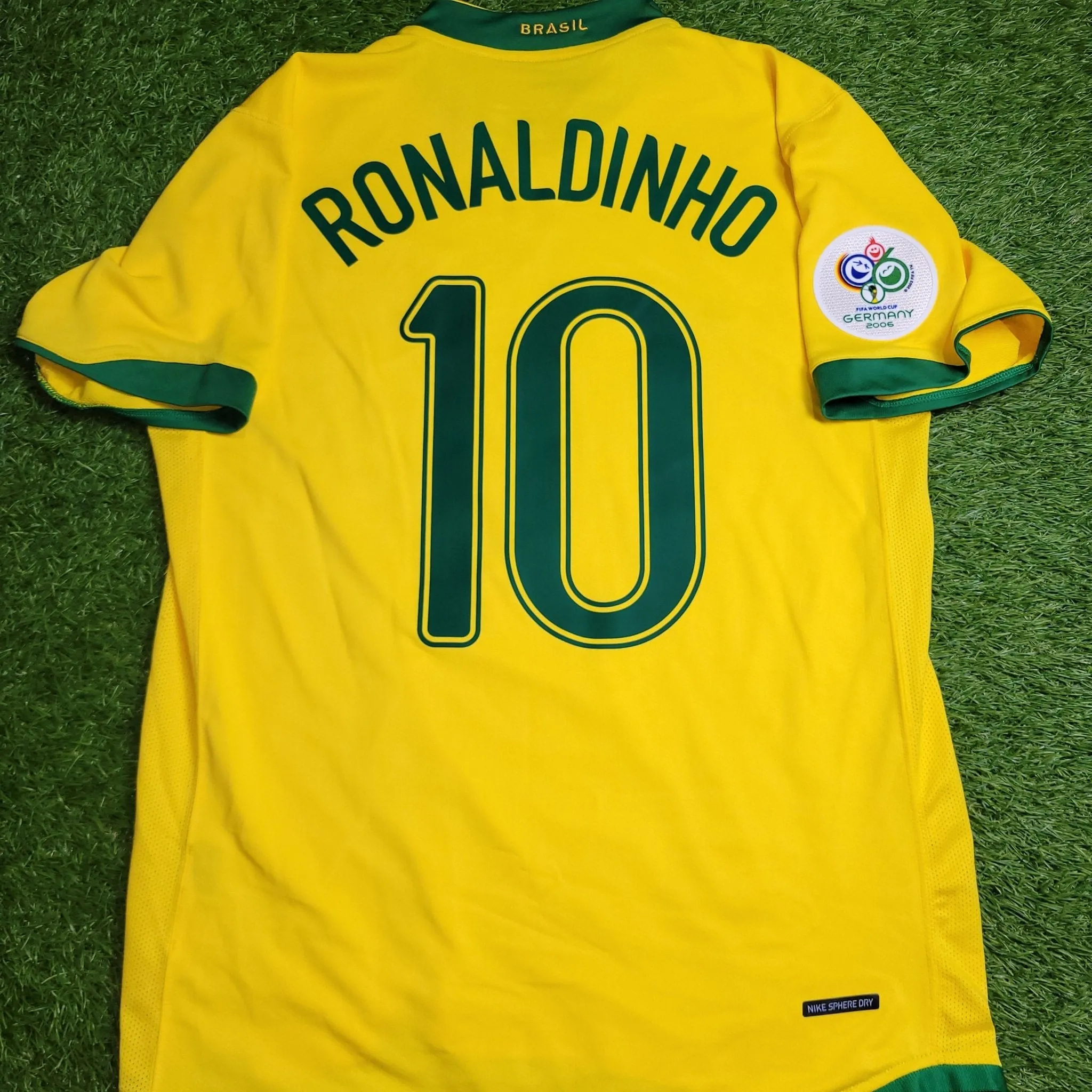 Ronaldinho Brazil 2006 World Cup Home Soccer Jersey Shirt M SKU# 103889